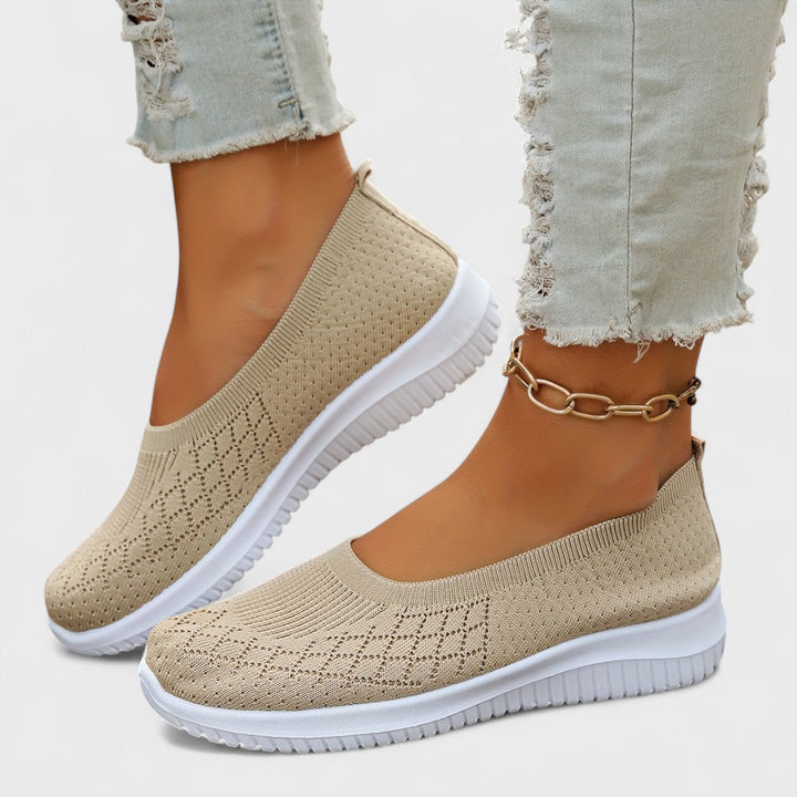 Ρενάτα - Ελαφριά και αναπνέουσα παπούτσια